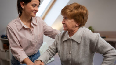 Aidants familiaux : un nouveau décret pour simplifier le répit et protéger leur quotidien
