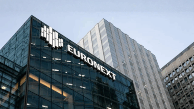 La plus grande place boursière de la zone avec de 6 400 milliards d’euros signe une grande première avec l’arrivée de la norme AML 30001 contre les fraudes