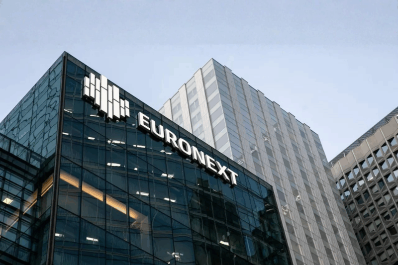 La plus grande place boursière de la zone avec de 6 400 milliards d’euros signe une grande première avec l’arrivée de la norme AML 30001 contre les fraudes