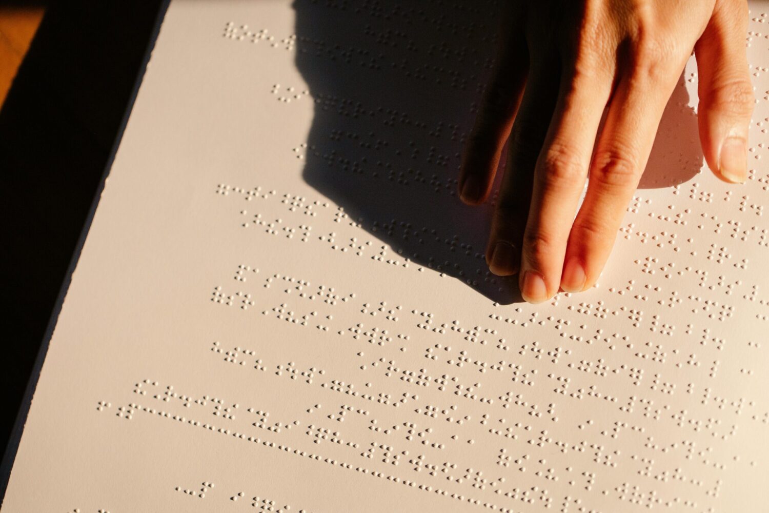 Cette invention française est désormais indispensable aux aveugles et elle fête ses 200 ans en 2025 : le braille