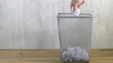 Chaque année le monde en consomme 420 000 000 000 000 kg et le 6 novembre vous allez essayer de vous en passer lors de la journée mondiale sans papier