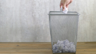 Chaque année le monde en consomme 420 000 000 000 000 kg et le 6 novembre vous allez essayer de vous en passer lors de la journée mondiale sans papier