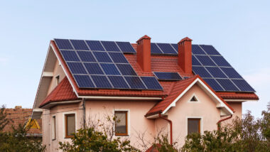 Contrairement à une idée reçue, la France domine la Chine sur son propre sol dans le domaine des panneaux solaires et la tendance se confirme en 2025