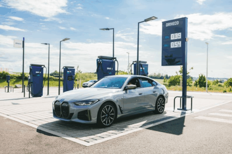 Cette étude tord le cou à de nombreux aprioris sur la voiture électrique puisque 98% des propriétaires s'en disent satisfaits et leur part de marché est de 16,4 % en 2025