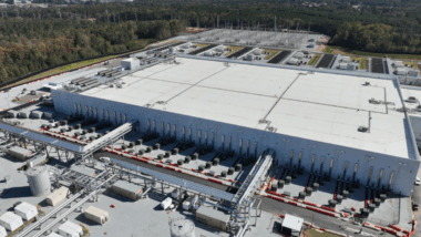 Microsoft lève le voile sur son méga-datacenter d’Atlanta : un “superordinateur planétaire” relié par des centaines de milliers de GPU NVIDIA Blackwell