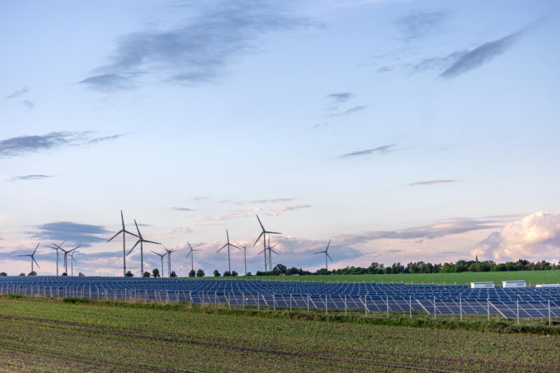 Il n'y a pas que l'Allemagne qui marque ses ambitions dans les &eacute;nergies renouvelables ! Ce voisin vise 91.5GW d'ici 2035