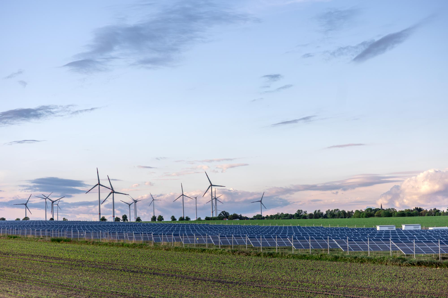 Il n'y a pas que l'Allemagne qui marque ses ambitions dans les &eacute;nergies renouvelables ! Ce voisin vise 91.5GW d'ici 2035