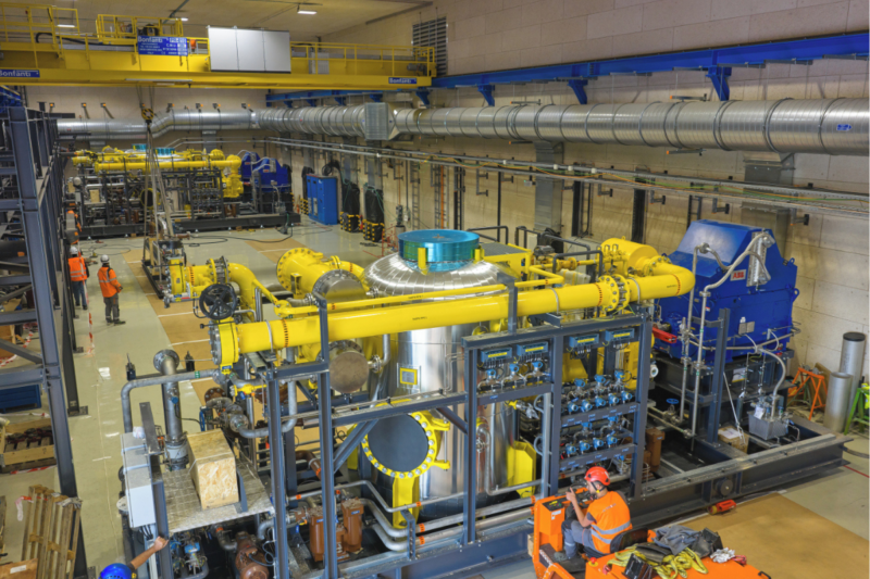 Le plus grand acc&eacute;l&eacute;rateur de particules au monde va accueillir deux monstres de 16 m&egrave;tres de long pour conserver 23 km de son circuit &agrave; - 271&deg;