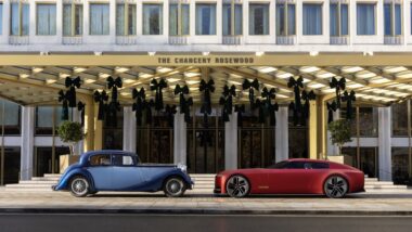 La plus célèbres des marques automobiles anglaises fête son 90e anniversaire en faisant se rencontrer en la première Jaguar de l'Histoire et sa dernière descendante