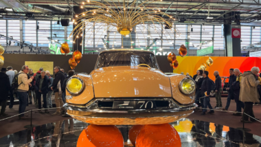 Ce salon français dont c'est la 50e édition célèbre une filière à 3,5 milliards d'euros de chiffre d'affaires annuel et 23 500 emplois : le Salon Rétromobile