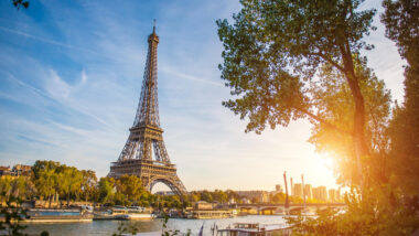 Mauvaise nouvelle pour la France Le tourisme et les voyages ne font plus recette auprès de la finance qui accuse un recul de 5% sur les opérations dans le secteur