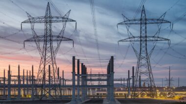 Réseau électrique UK Power Networks au crépuscule