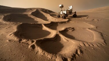 Le rover Curiosity près de crêtes en boxwork sur Mars