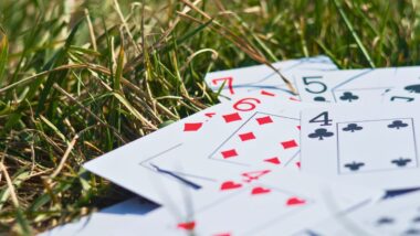 Ce jeu de cartes que 10 000 enseignants français apprennent à enseigner